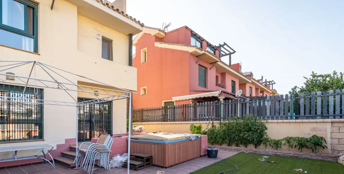 Sale of townhouse in Cancelada 2