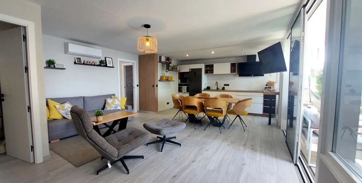 Sale of middle floor apartment in Fuengirola 1