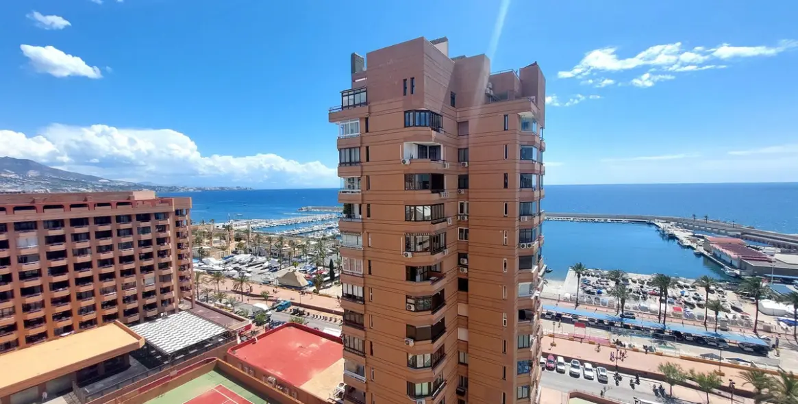 Sale of middle floor apartment in Fuengirola 3