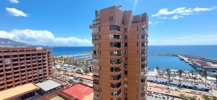 Sale of middle floor apartment in Fuengirola 2