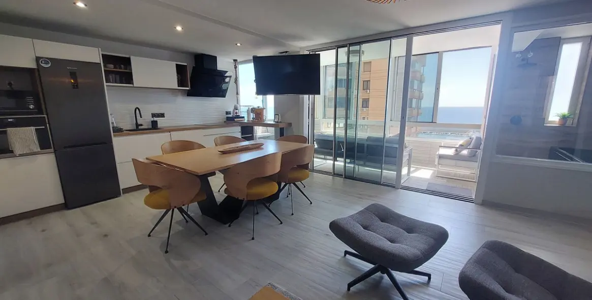 Sale of middle floor apartment in Fuengirola 11