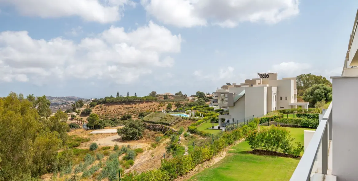 Продажа апартаментов на среднем этаже в La Cala Golf 16