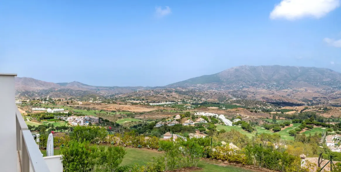 Продажа апартаментов на среднем этаже в La Cala Golf 17