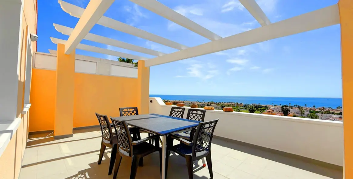 Sale of penthouse in Casares Playa 1