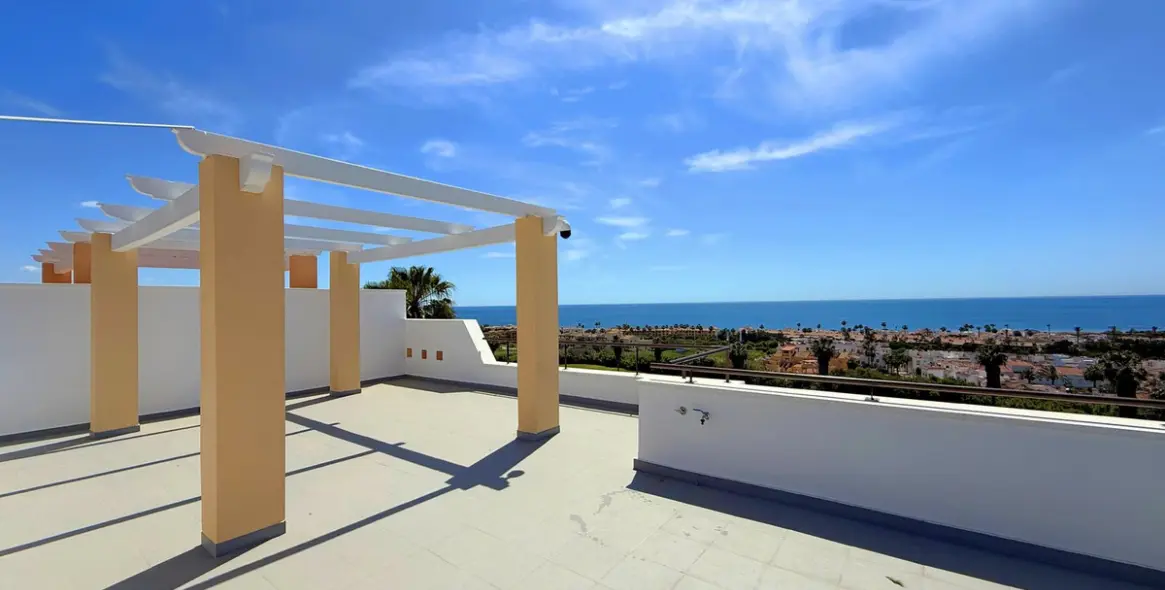 Sale of penthouse in Casares Playa 3