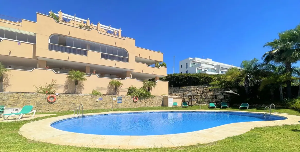 Sale of penthouse in Casares Playa 4