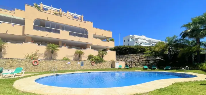 Sale of penthouse in Casares Playa 3