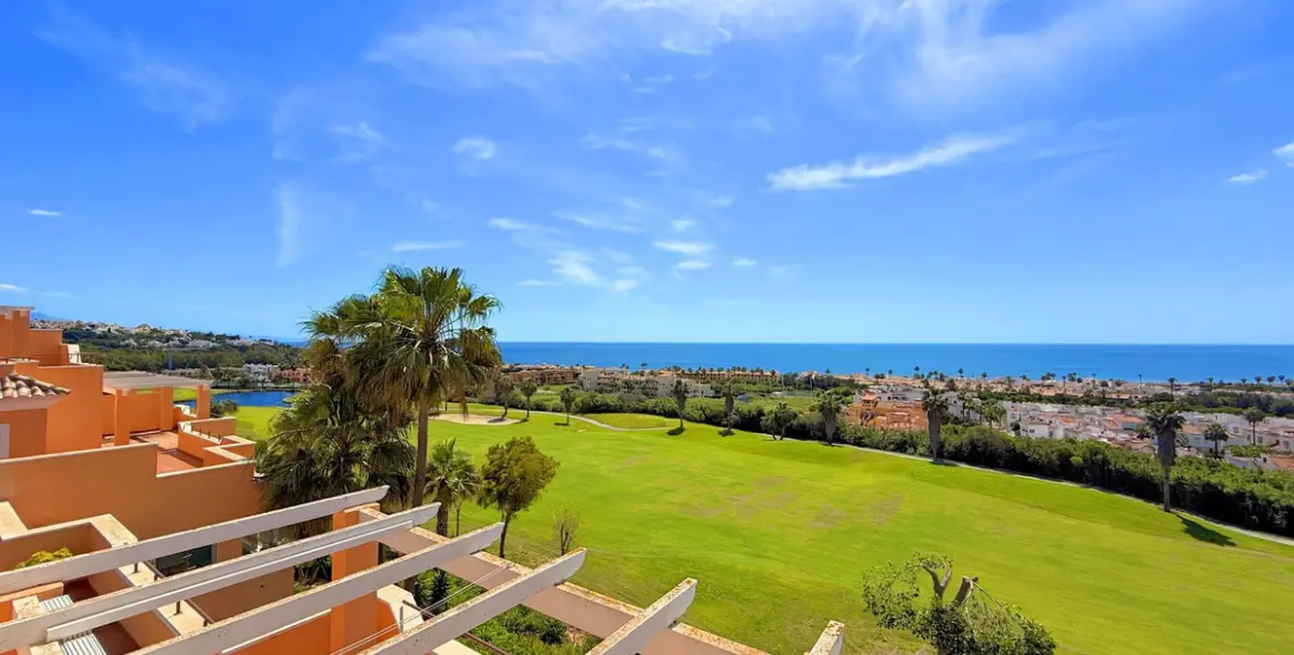 Sale of penthouse in Casares Playa 6