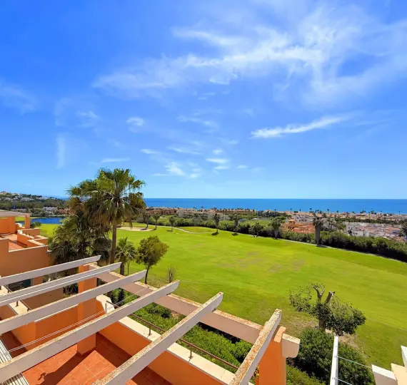 Sale of penthouse in Casares Playa