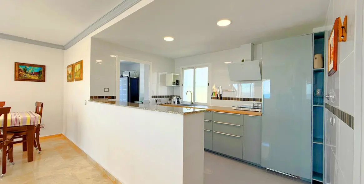 Sale of penthouse in Casares Playa 9