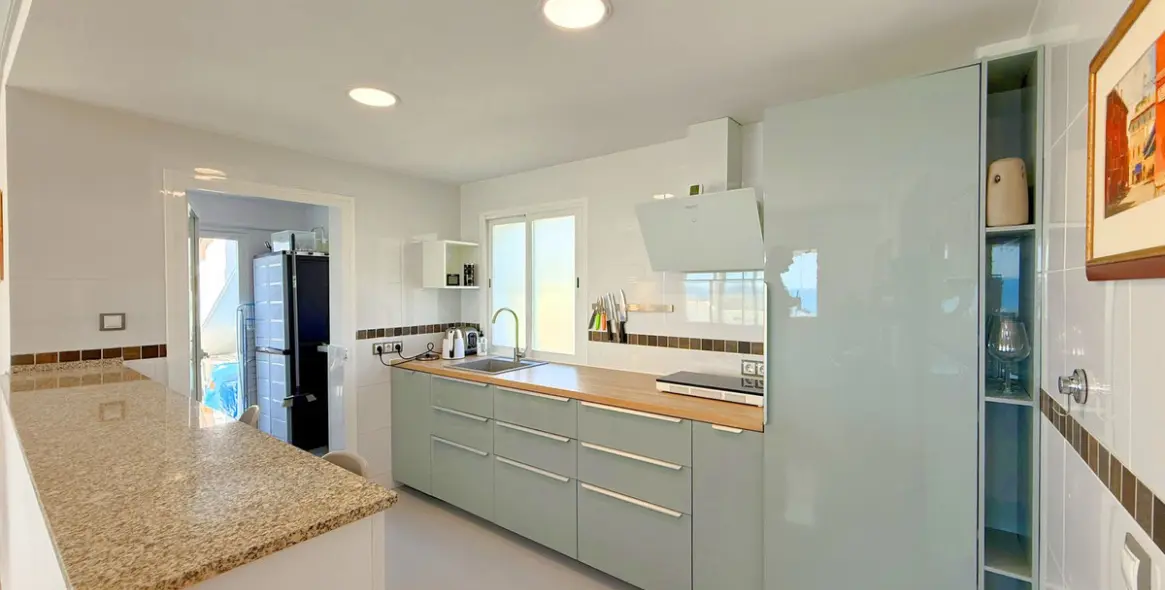 Sale of penthouse in Casares Playa 10