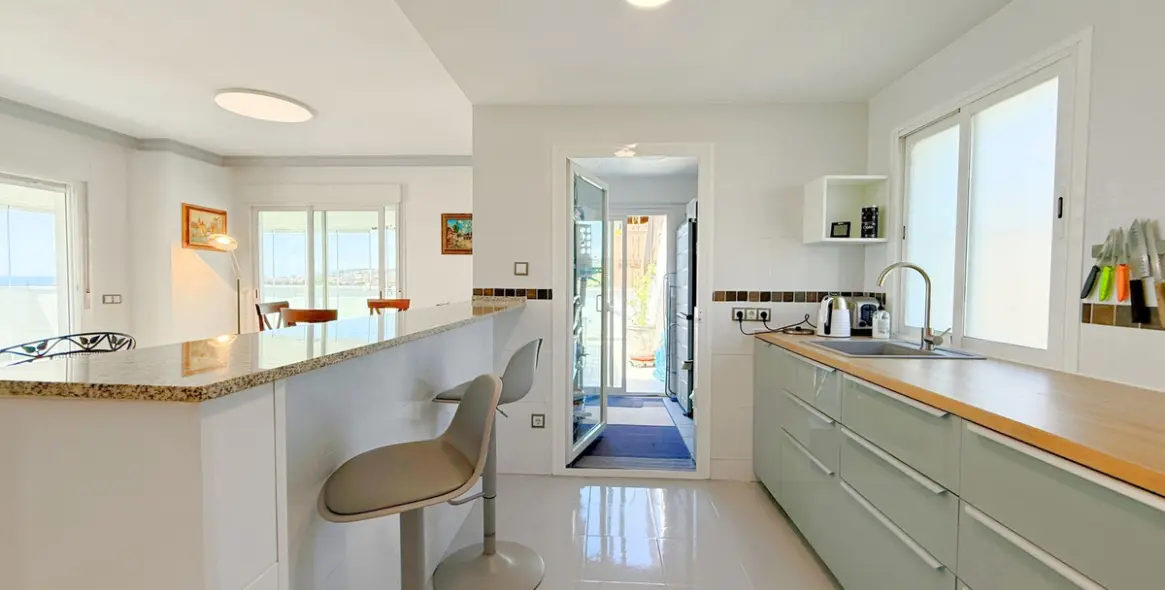 Sale of penthouse in Casares Playa 12