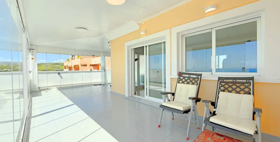 Sale of penthouse in Casares Playa 15