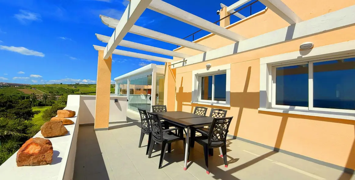 Sale of penthouse in Casares Playa 17