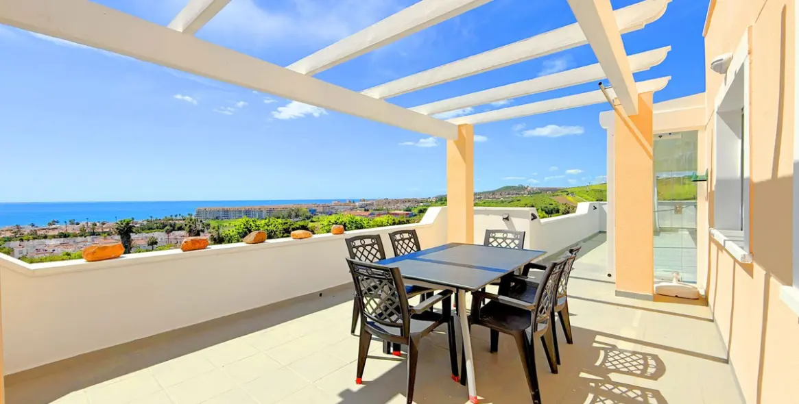 Sale of penthouse in Casares Playa 20