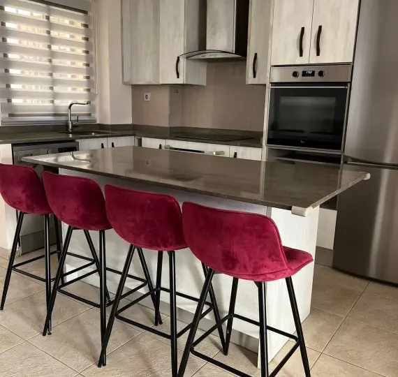 Middle floor apartment R4870597