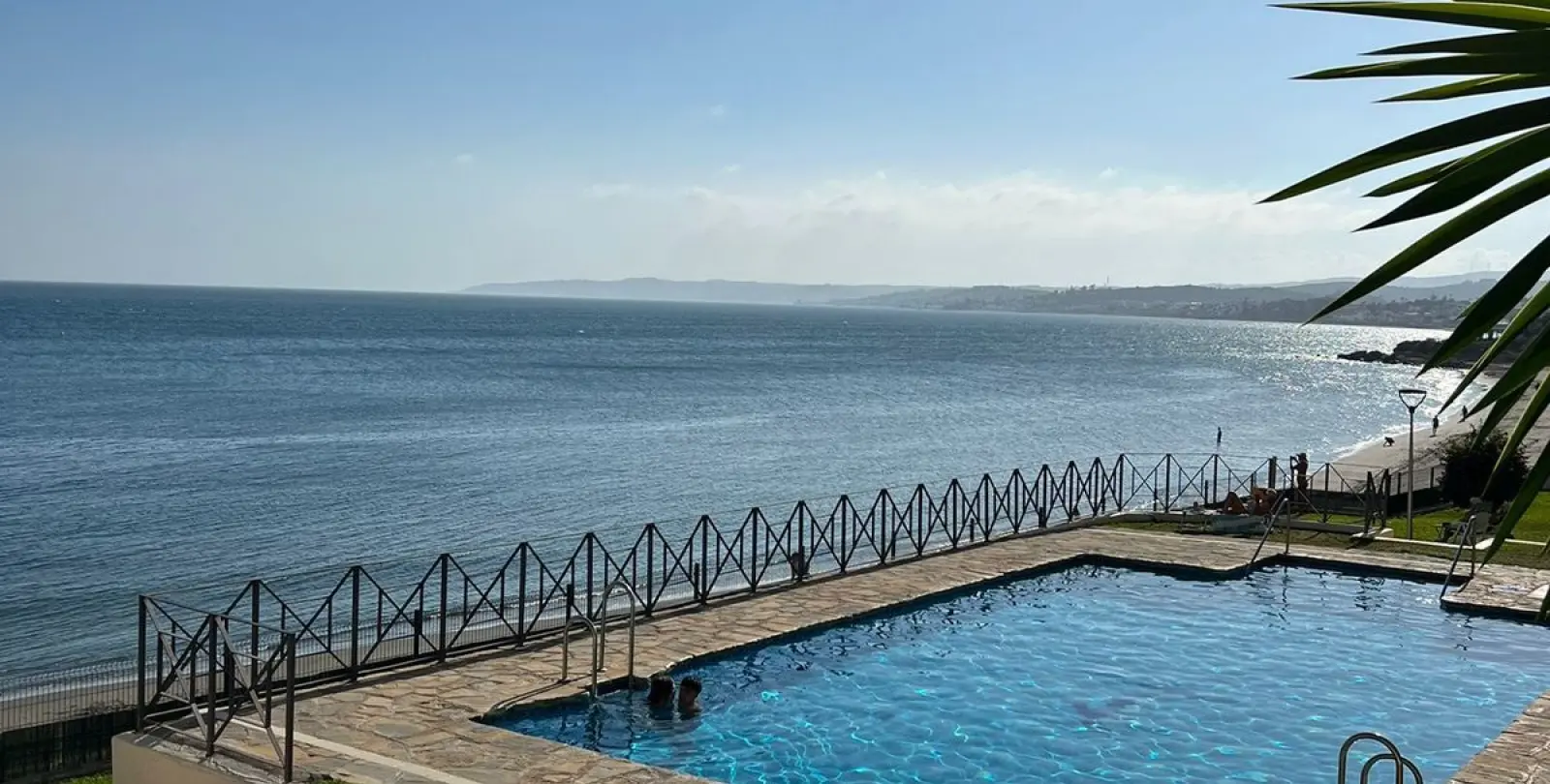 Sale of middle floor apartment in Estepona 1