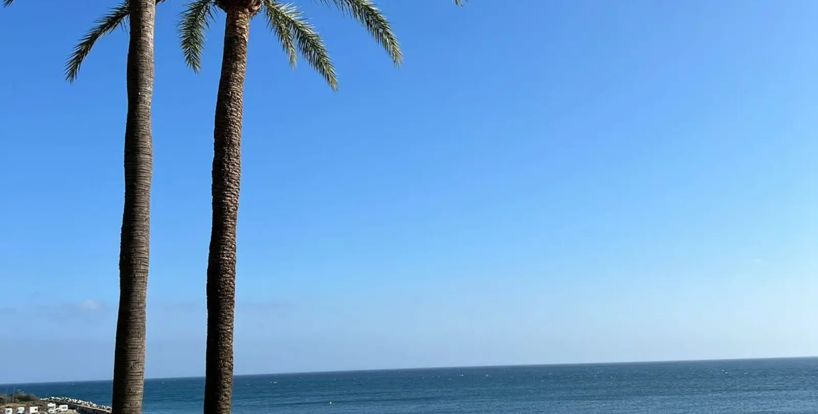 Sale of middle floor apartment in Estepona 2