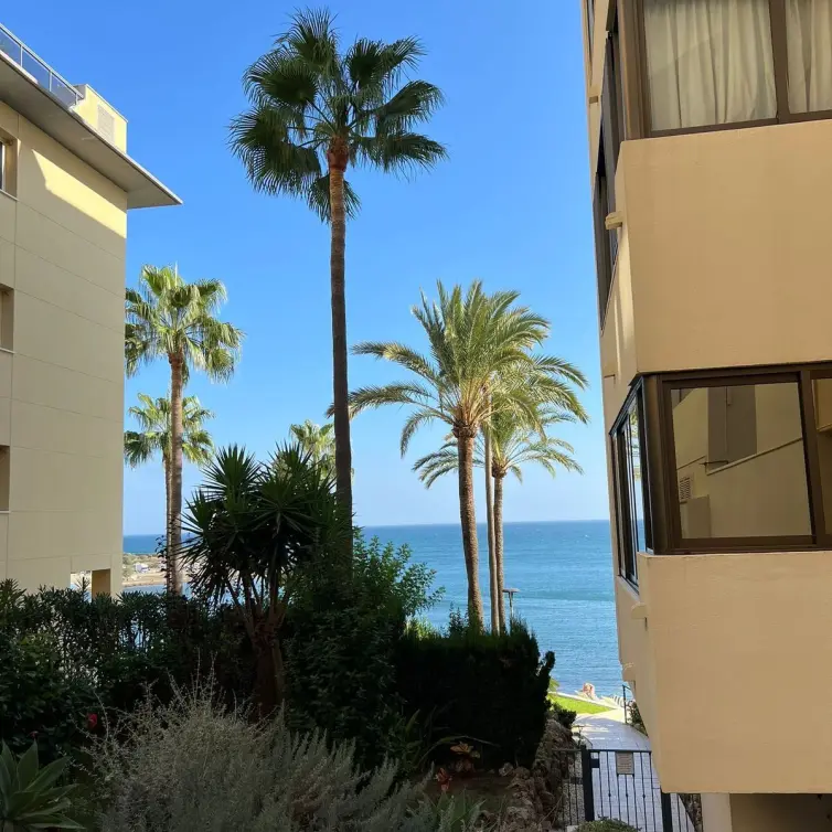 Продажа апартаментов на среднем этаже в Estepona