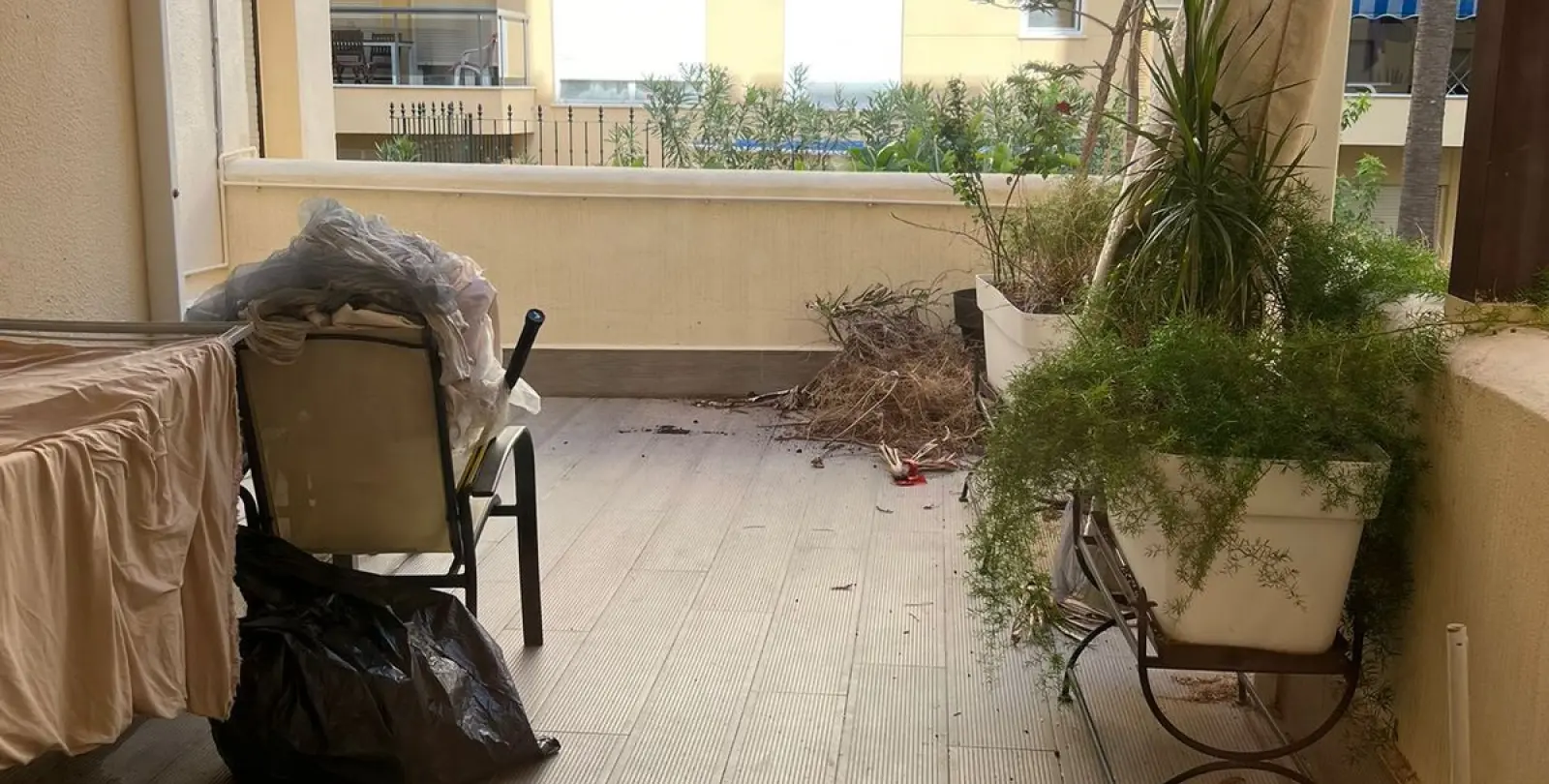 Sale of middle floor apartment in Estepona 16