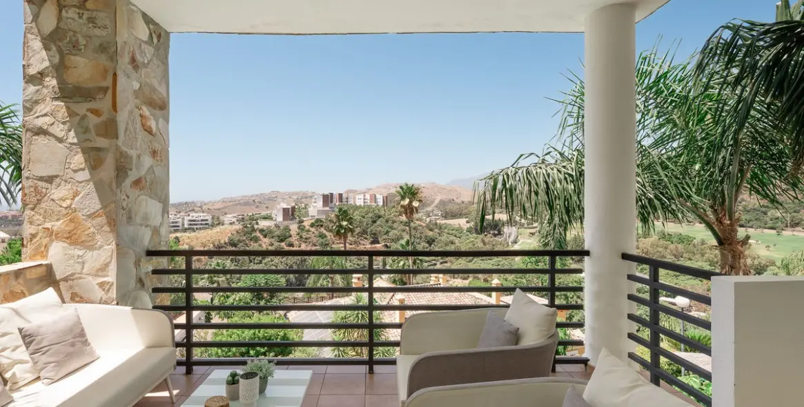 Продажа апартаментов на среднем этаже в Los Almendros 1