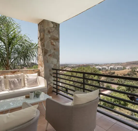 Продажа апартаментов на среднем этаже в Los Almendros