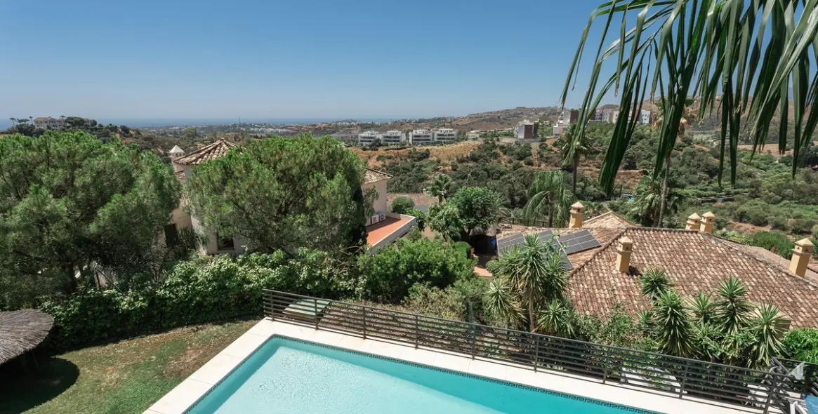 Продажа апартаментов на среднем этаже в Los Almendros 5