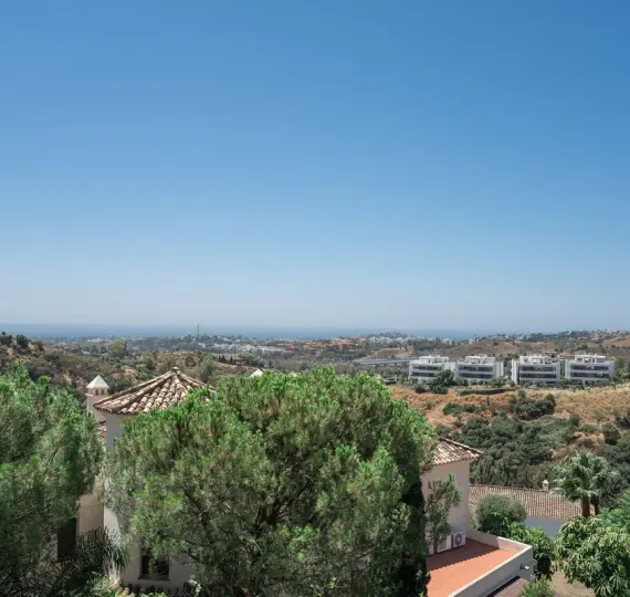 Продажа апартаментов на среднем этаже в Los Almendros