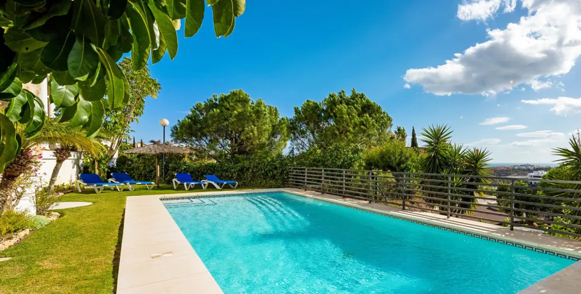 Продажа апартаментов на среднем этаже в Los Almendros 23