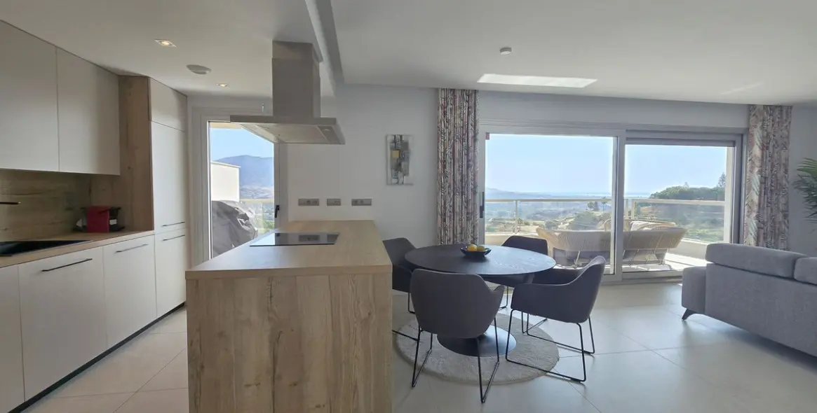 Sale of middle floor apartment in La Cala Golf 3