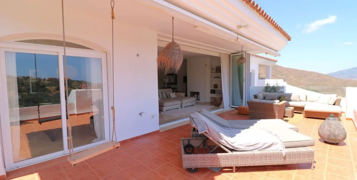 Продажа апартаментов на среднем этаже в La Mairena 1