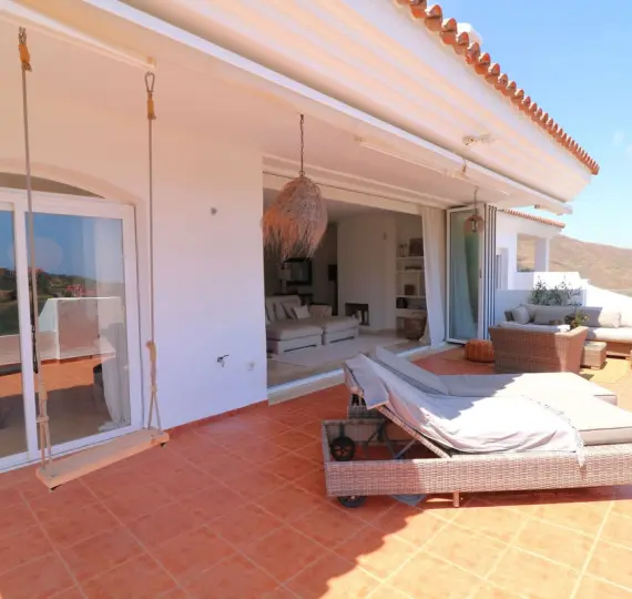 Продажа апартаментов на среднем этаже в La Mairena