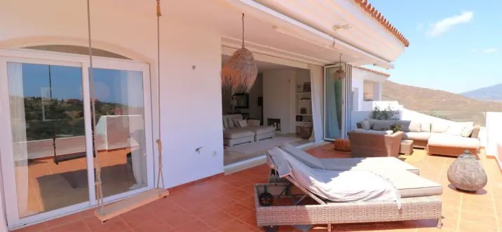 Продажа апартаментов на среднем этаже в La Mairena 0