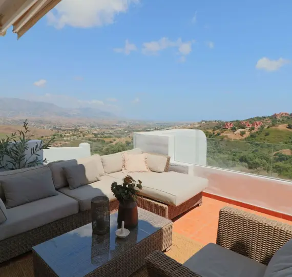 Продажа апартаментов на среднем этаже в La Mairena