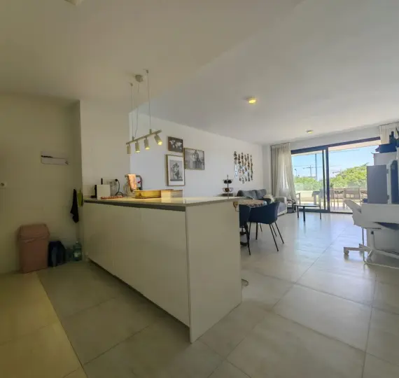 Middle floor apartment R5111299