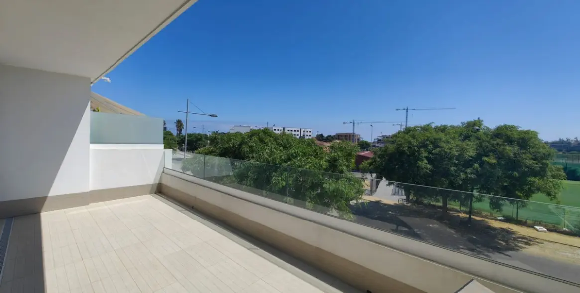 Продажа апартаментов на среднем этаже в Estepona 15