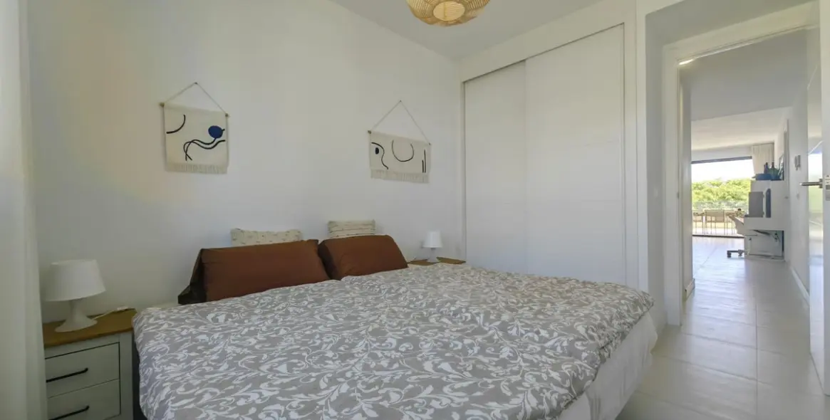 Sale of middle floor apartment in Estepona 27