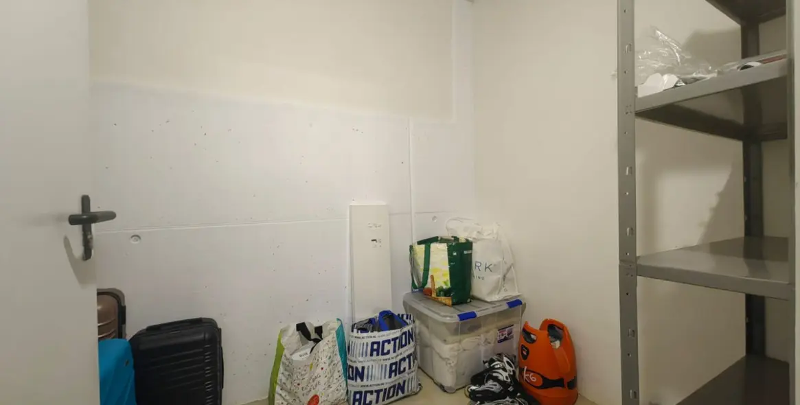 Sale of middle floor apartment in Estepona 31