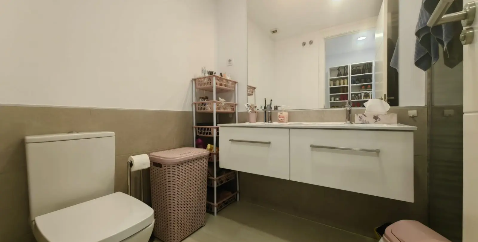 Sale of middle floor apartment in Estepona 21