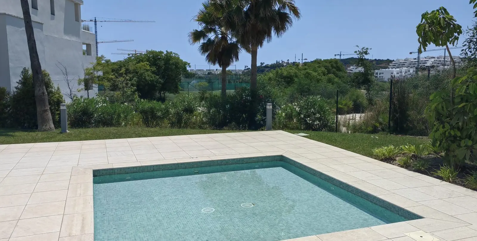Sale of middle floor apartment in Estepona 34