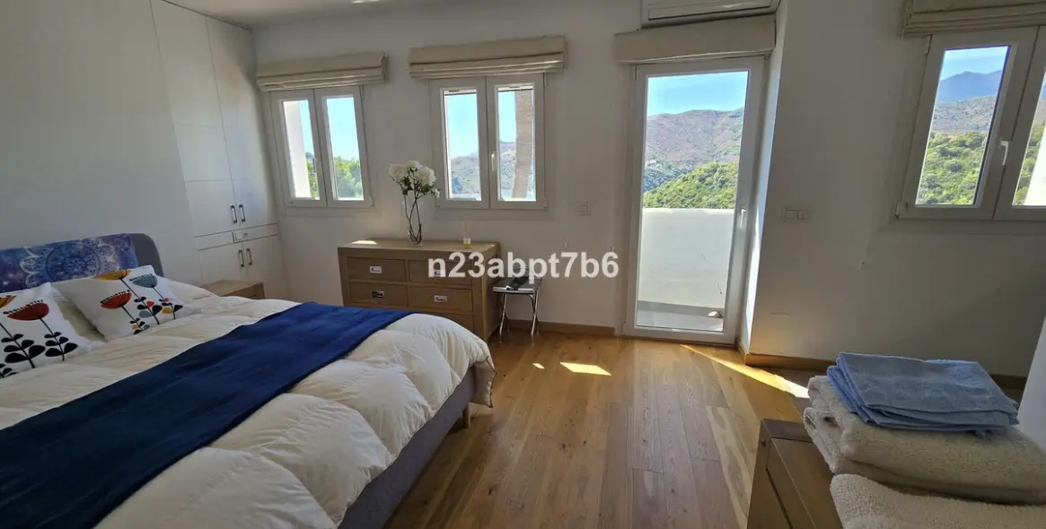 Продажа таунхауса в Istán 7