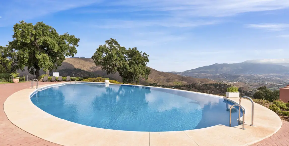 Продажа апартаментов на среднем этаже в La Mairena 2