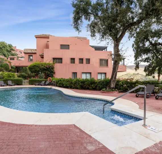 Продажа апартаментов на среднем этаже в La Mairena