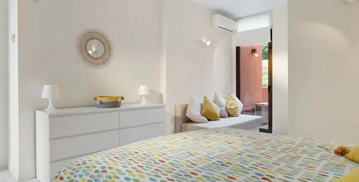 Sale of middle floor apartment in La Mairena 22