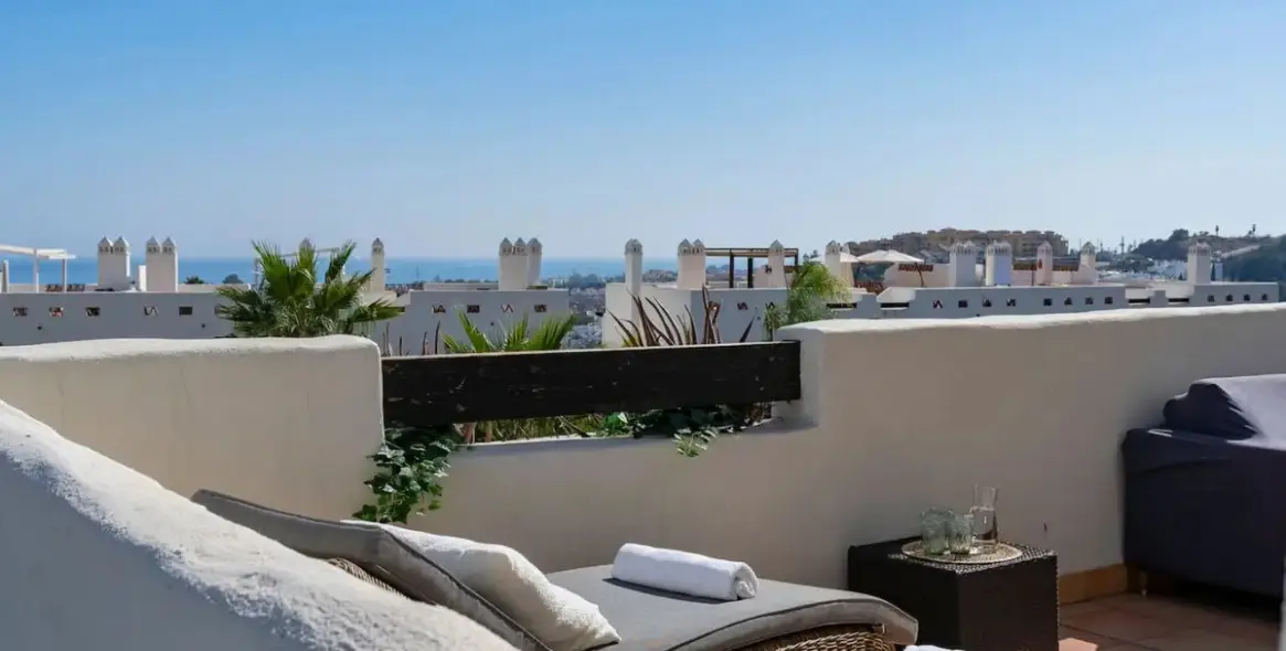 Sale of middle floor apartment in Estepona (district Estepona) 1