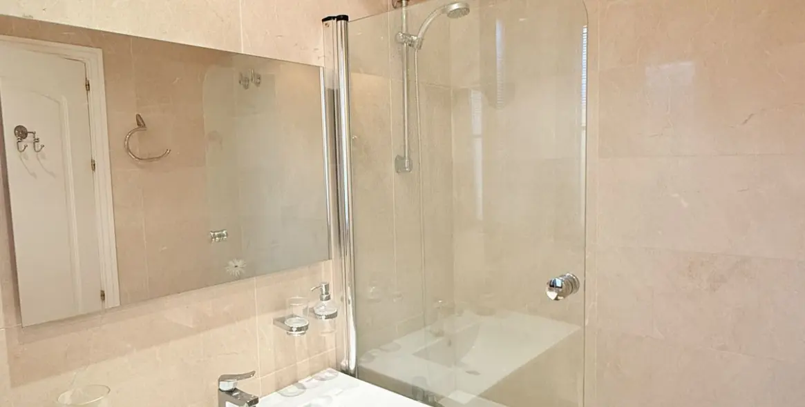 Продажа апартаментов на первом этаже в Los Arqueros 31