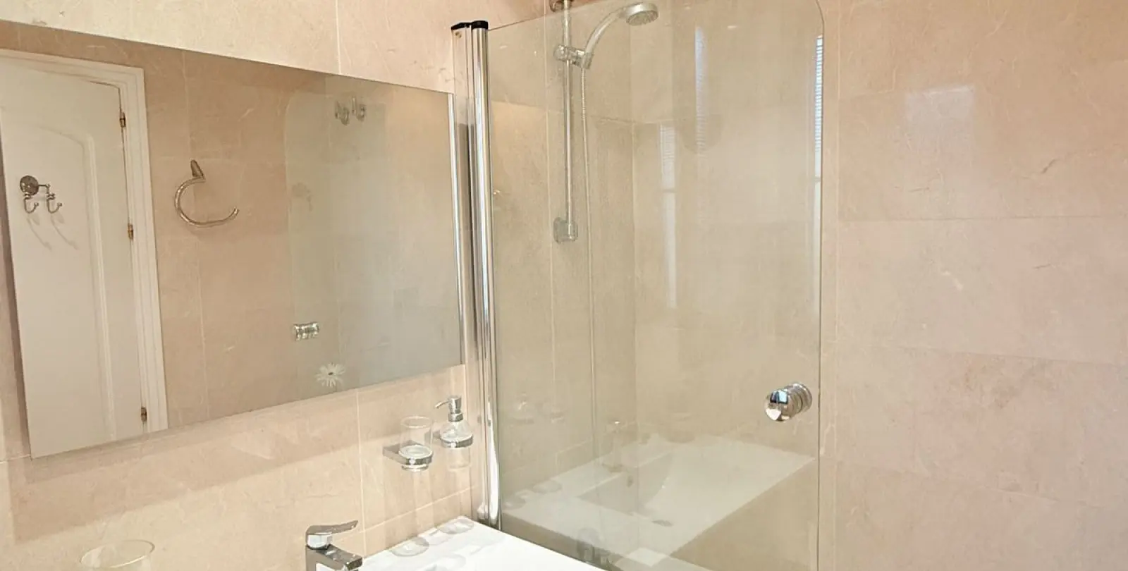 Продажа апартаментов на первом этаже в Los Arqueros 33