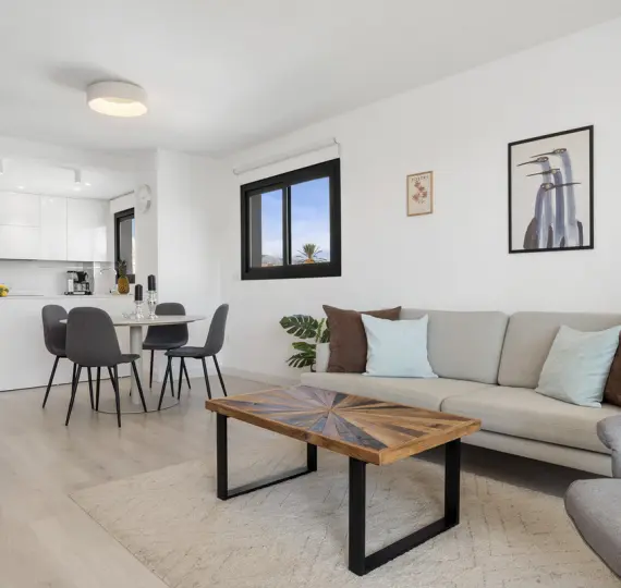 Sale of middle floor apartment in Las Lagunas