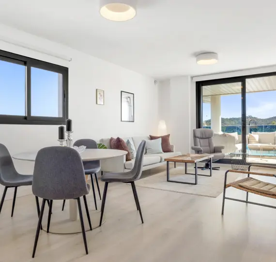 Sale of middle floor apartment in Las Lagunas