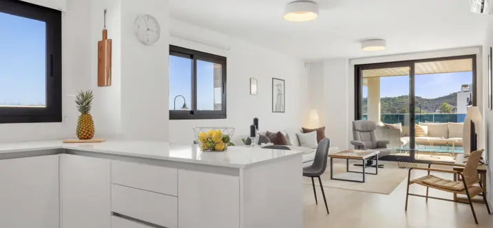 Sale of middle floor apartment in Las Lagunas 4